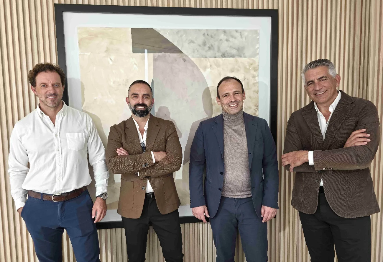 José Andrés Mena junto a los nuevos cargos directivos de Jamena